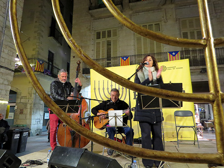 Nadal 2017 a Girona. Encesa de les llums de Hanukkà a la plaça del Vi