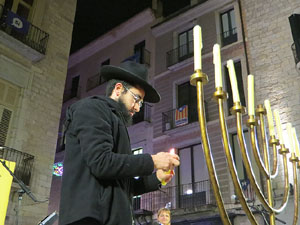 Nadal 2017. Encesa de les llums de Hanukk&agrave; a la pla&ccedil;a del Vi