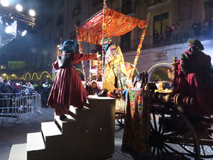 La Cavalcada de Reis 2018. Arribada del seguici a la pla&ccedil;a del Vi