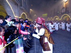 La Cavalcada de Reis 2018. Arribada del seguici a la pla&ccedil;a del Vi