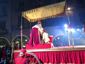 La Cavalcada de Reis 2018. Arribada del seguici a la pla&ccedil;a del Vi