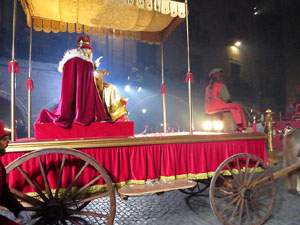 La Cavalcada de Reis 2018. Arribada del seguici a la pla&ccedil;a del Vi