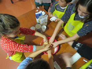 Nadal 2017. Taller de sufganiot, bunyols de Hanukk&agrave;, al Museu d'Hist&ograve;ria dels Jueus