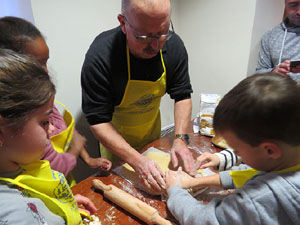 Nadal 2017. Taller de sufganiot, bunyols de Hanukk&agrave;, al Museu d'Hist&ograve;ria dels Jueus