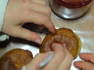 Nadal 2017. Taller de sufganiot, bunyols de Hanukk&agrave;, al Museu d'Hist&ograve;ria dels Jueus