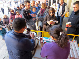 Nadal 2016. La xocolatada del Mercat del Lle&oacute; la vig&iacute;lia de Nadal