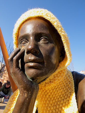 Cap de l'escultura que representa l'única nena nascuda a Girona el 6 de desembre de 1978