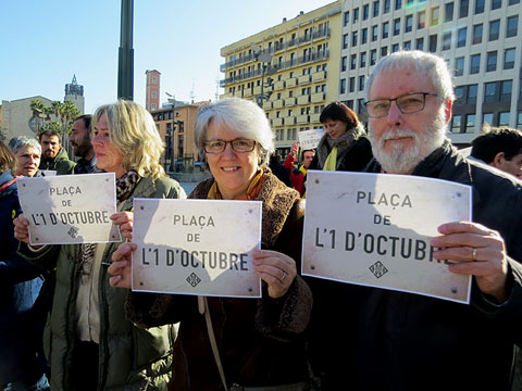 Exhibició de cartells a la plaça