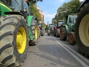 Marxa pagesa. Concentraci&oacute; de 500 tractors als carrers de Girona