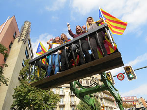 Marxa pagesa. Concentraci&oacute; de 500 tractors als carrers de Girona