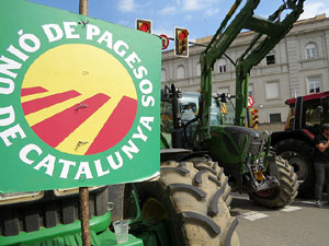 Marxa pagesa. Concentraci&oacute; de 500 tractors als carrers de Girona