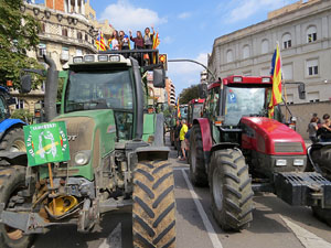 Marxa pagesa. Concentraci&oacute; de 500 tractors als carrers de Girona