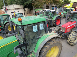 Marxa pagesa. Concentraci&oacute; de 500 tractors als carrers de Girona