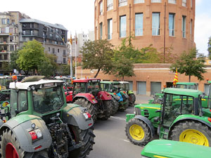 Marxa pagesa. Concentraci&oacute; de 500 tractors als carrers de Girona