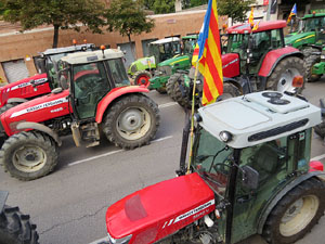Marxa pagesa. Concentraci&oacute; de 500 tractors als carrers de Girona