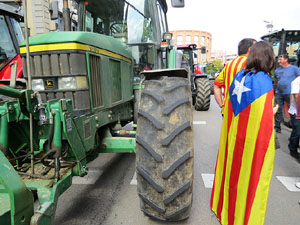 Marxa pagesa. Concentraci&oacute; de 500 tractors als carrers de Girona
