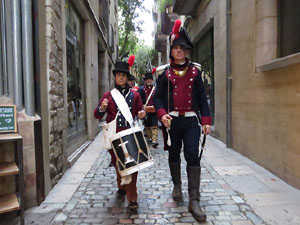 X Festa Reviu els Setges Napole&ograve;nics de Girona. Desfilada pels carrers de Girona