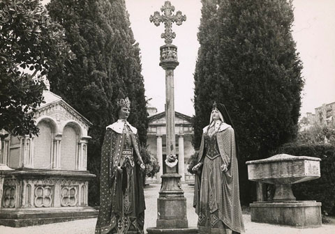 Els gegants de Girona al cementiri