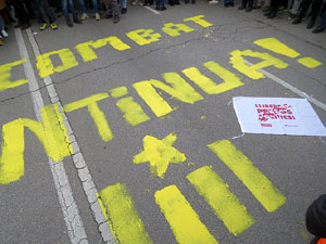 Concentraci&oacute; 'Puigdemont President' davant la Subdelegaci&oacute; del Govern a Jaume I