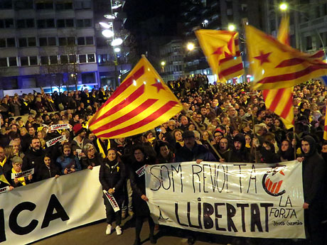 Concentració per la llibertat dels presos polítics davant la Subdelegació del Govern a Jaume I