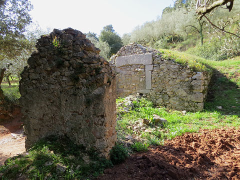 Restes de l'entrada al magatzem