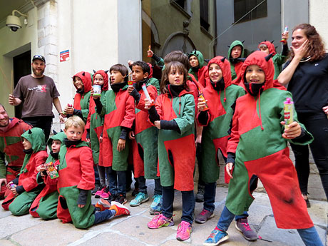 Festes de Primavera de Girona 2018. Entrega del Petit Drac Major de Girona a la colla Trons de lOnyar, colla infantil dels Diables de lOnyar