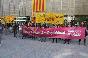 Concentració per la llibertat dels presos polítics a la plaça del Vi