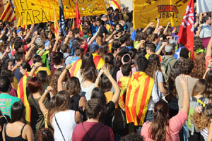 Concentració per la llibertat dels presos polítics a la plaça del Vi