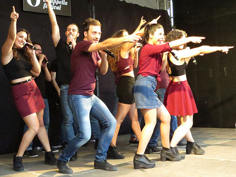 Festival A Capella 2018. Actuaci&oacute; del grup A Grup Vocal a la pla&ccedil;a de la Independ&egrave;ncia