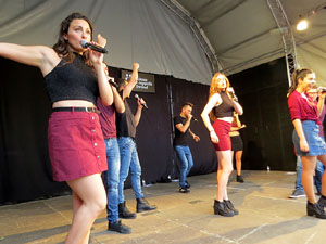 Festival A Capella 2018. Actuaci&oacute; del grup A Grup Vocal a la pla&ccedil;a de la Independ&egrave;ncia