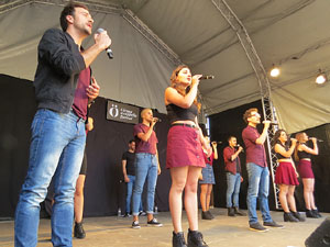 Festival A Capella 2018. Actuaci&oacute; del grup A Grup Vocal a la pla&ccedil;a de la Independ&egrave;ncia