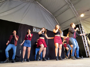 Festival A Capella 2018. Actuaci&oacute; del grup A Grup Vocal a la pla&ccedil;a de la Independ&egrave;ncia