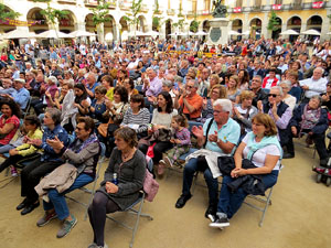 Festival A Capella 2018. Actuaci&oacute; del grup A Grup Vocal a la pla&ccedil;a de la Independ&egrave;ncia