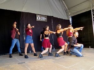 Festival A Capella 2018. Actuaci&oacute; del grup A Grup Vocal a la pla&ccedil;a de la Independ&egrave;ncia
