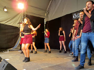 Festival A Capella 2018. Actuaci&oacute; del grup A Grup Vocal a la pla&ccedil;a de la Independ&egrave;ncia