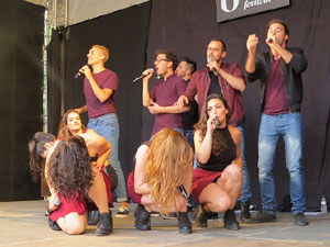 Festival A Capella 2018. Actuaci&oacute; del grup A Grup Vocal a la pla&ccedil;a de la Independ&egrave;ncia