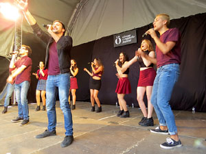 Festival A Capella 2018. Actuaci&oacute; del grup A Grup Vocal a la pla&ccedil;a de la Independ&egrave;ncia