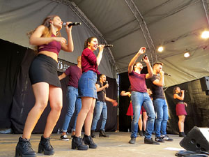 Festival A Capella 2018. Actuaci&oacute; del grup A Grup Vocal a la pla&ccedil;a de la Independ&egrave;ncia