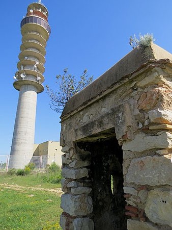 Una de les garites i el 'Pirul&iacute;'