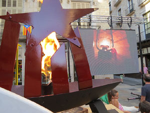 Encesa del foc a la pla&ccedil;a del Vi