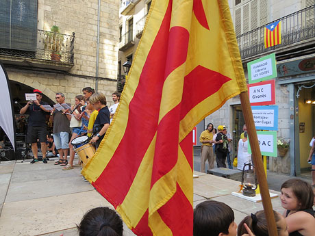 Arribada de la Flama del Canig&oacute; 2018. Encesa del foc a la pla&ccedil;a del Vi