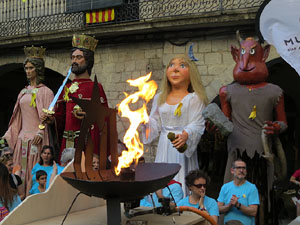 Encesa del foc a la pla&ccedil;a del Vi