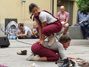 inund'ART 2018. Performance de poesia i dansa del Col&middot;lectiu Tac-Tiq