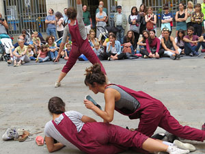 inund'ART 2018. Performance de poesia i dansa del Col&middot;lectiu Tac-Tiq
