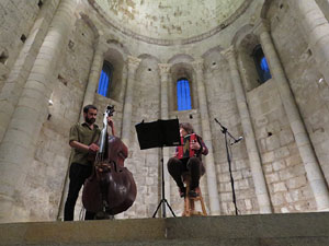 Nit dels Museus 2018. Actuaci&oacute; musical al Museu d'Arqueologia de Sant Pere de Galligants