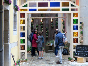 Temps de Flors 2018. Instal&middot;lacions i muntatges florals a la Pla&ccedil;a del Bell-lloc, Travessia de l'Auriga