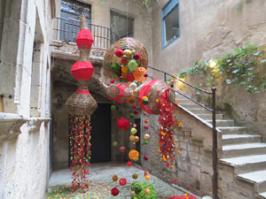 Temps de Flors 2018. Instal·lació floral a la Casa Sambola - Pla Dalmau, al carrer de la Força