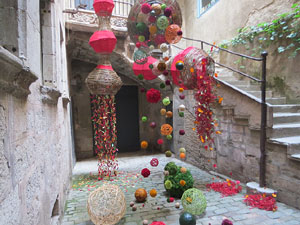 Temps de Flors 2018. Instal·lació floral a la Casa Sambola - Pla Dalmau, al carrer de la Força