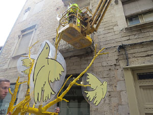 Temps de Flors 2018. Instal&middot;lacions 'El Bosc de la Llibertat' a la pla&ccedil;a del Vi, carrer Ciutadans i pla&ccedil;a de l'Oli