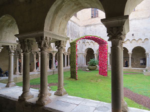 Temps de Flors 2018. Muntatges florals als claustres de Sant Pere de Galligants